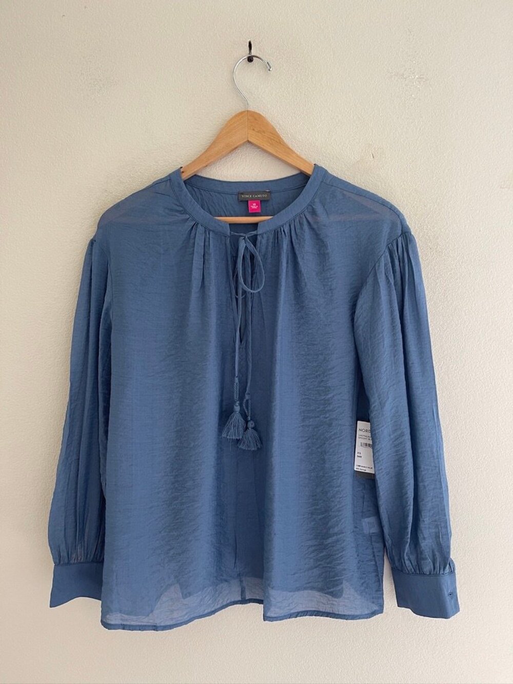 VINCE CAMUTO Blue Peasant Blouse is New with Tags! Size XS; Runs Large! P2P is 2